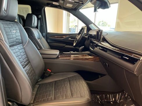 Certified 2023 Cadillac Escalade Premium Luxury Platinum AWD/4WD image 11