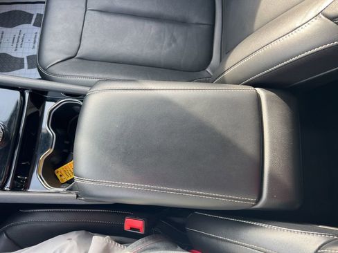 Used 2022 Jeep Grand Cherokee Limited image 24