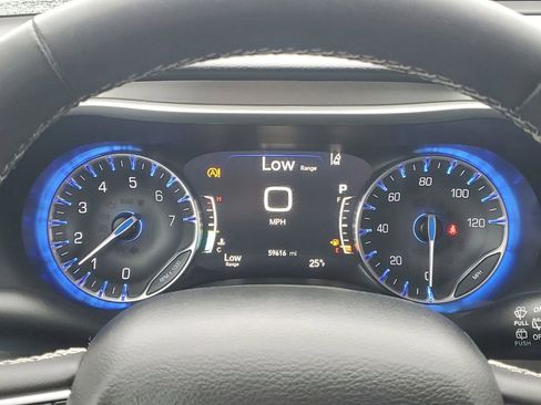 Used 2022 Chrysler Pacifica Touring-L image 18