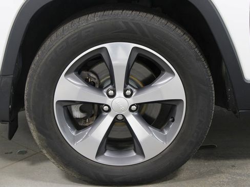 Used 2019 Jeep Cherokee Limited AWD/4WD image 18