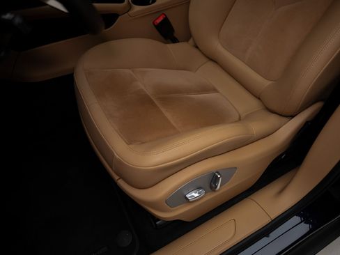 Used 2018 Porsche Macan AWD/4WD image 61