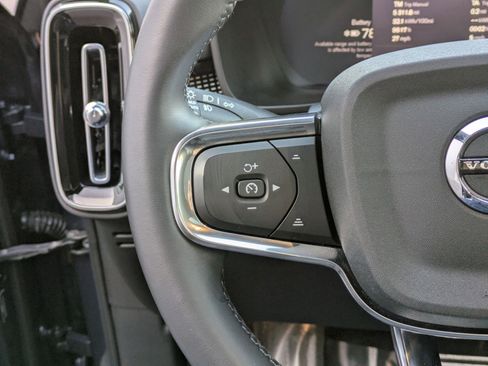 Used 2022 Volvo XC40 P8 Recharge Ultimate image 17