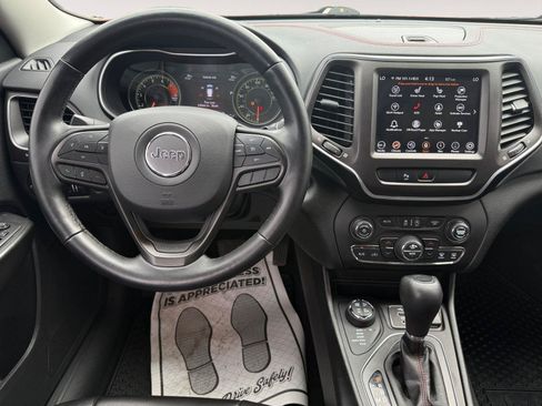 Used 2021 Jeep Cherokee Trailhawk w/ Comfort & Convenience Group AWD/4WD image 13