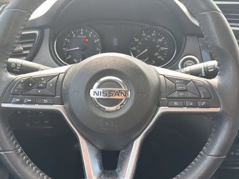 Used 2020 Nissan Rogue SV image 9