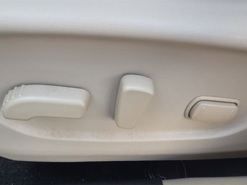 Used 2018 Nissan Rogue SV image 31