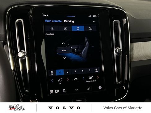 Used 2025 Volvo XC40 B5 Plus image 16