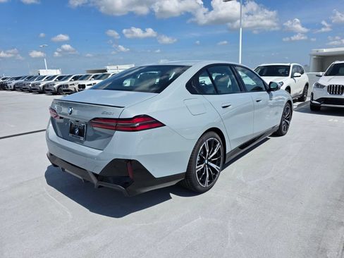Used 2027 BMW 530i RWD image 4