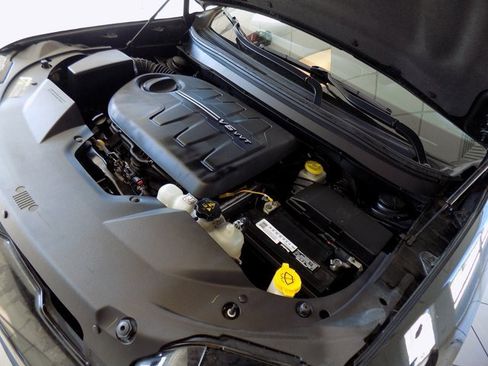 Used 2019 Jeep Cherokee Latitude w/ Popular Appearance Group image 32