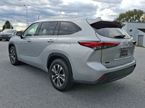 Certified 2021 Toyota Highlander XLE image 5