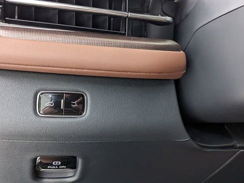 Used 2025 Lincoln Navigator L Reserve image 23