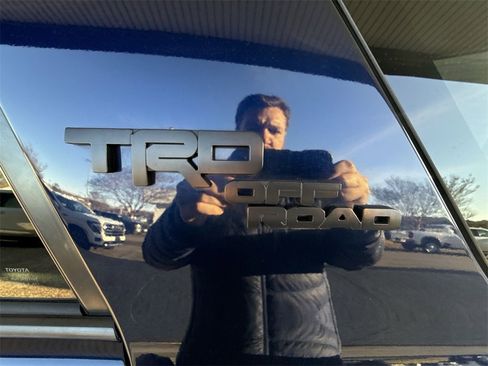 Used 2022 Toyota 4Runner TRD Off-Road Premium image 32