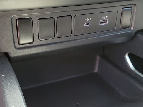 Used 2022 Nissan Frontier SV RWD image 10
