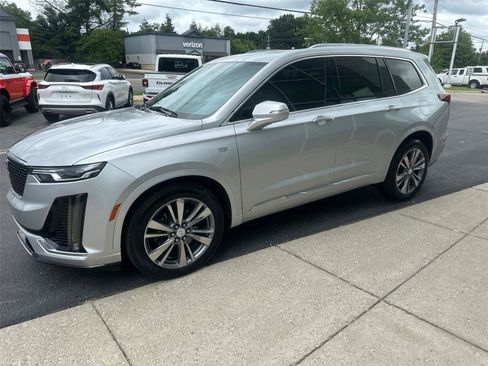 Used 2020 Cadillac XT6 Premium Luxury FWD image 6