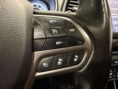 Used 2019 Jeep Cherokee Overland w/ Technology Group AWD/4WD image 42