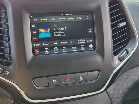 Used 2021 Jeep Cherokee Latitude Plus image 23