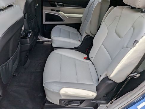 Used 2025 Kia Telluride S image 23