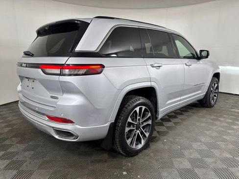 Used 2022 Jeep Grand Cherokee Overland w/ Luxury Tech Group IV AWD/4WD image 3