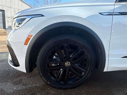 Used 2022 Volkswagen Tiguan SE R-Line image 5