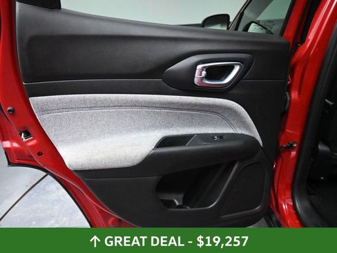 Used 2024 Jeep Compass Latitude image 26