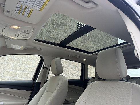 Used 2018 Ford Escape SE w/ Ford Safe & Smart Package AWD/4WD image 20