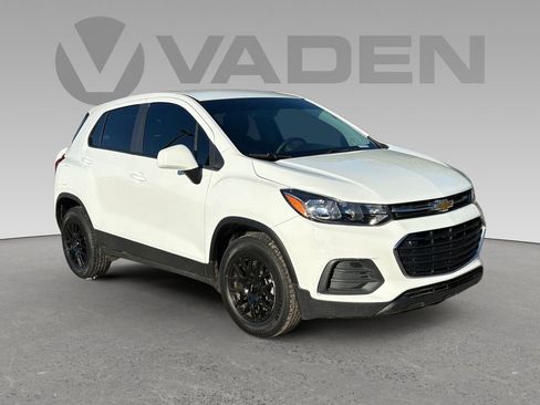 Used 2022 Chevrolet Trax LS w/ Tint and Cruise Package image 1