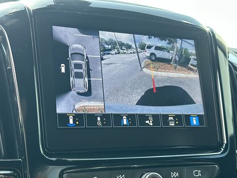 Used 2023 Chevrolet Traverse RS FWD image 27