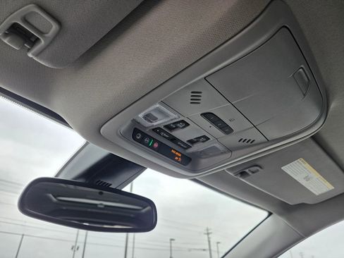 Used 2023 GMC Acadia SLT w/ Elevation Edition image 18