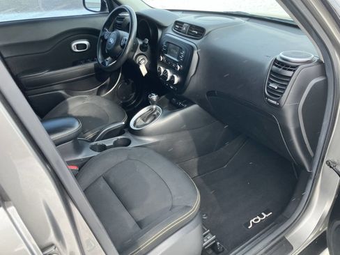 Used 2016 Kia Soul + image 28