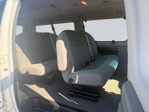 Used 2009 Ford E-150 and Econoline 150 Wagon RWD image 19