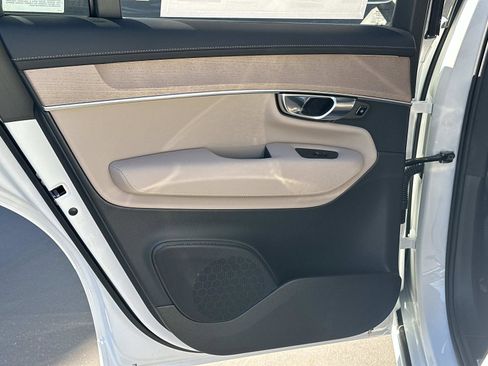 New 2026 Volvo XC90 B6 Plus image 16