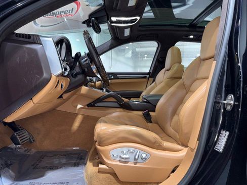 Used 2015 Porsche Cayenne Turbo image 47