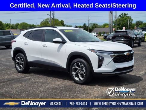 Used 2025 Chevrolet Trax LT w/ Driver Confidence Package FWD image 2