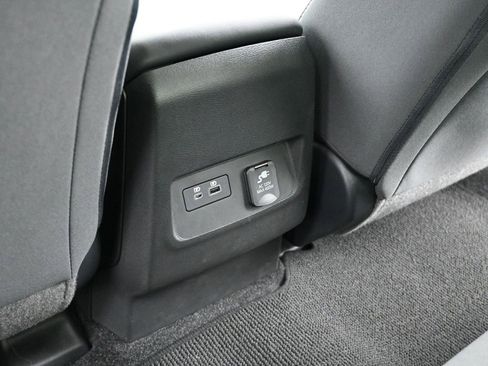 Used 2024 Nissan Frontier SV image 17