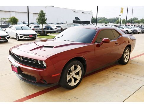 Used 2020 Dodge Challenger SXT RWD image 3