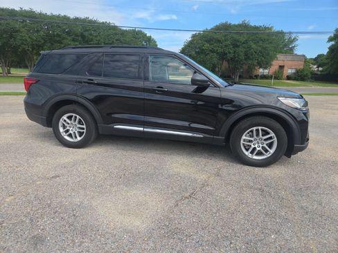Used 2025 Ford Explorer Active w/ Active Comfort Package RWD image 10