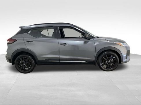 Used 2024 Nissan Kicks SR image 2
