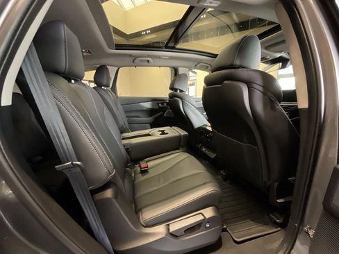 Certified 2025 Acura MDX w/ Technology Package image 22