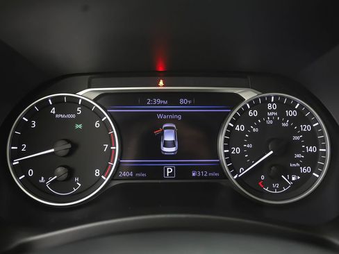 Used 2025 Nissan Sentra SR w/ SR Premium Package FWD image 14