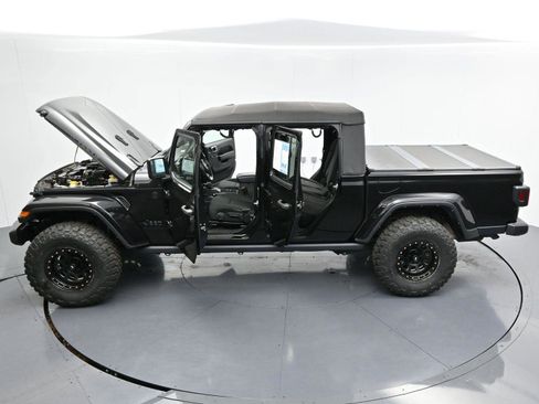Used 2021 Jeep Gladiator Willys image 35