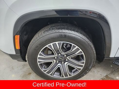 Certified 2025 Jeep Wagoneer Series II w/ 8-Passenger Seating Package AWD/4WD image 37