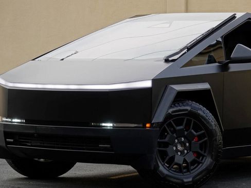 Used 2024 Tesla Cybertruck AWD Crew Cab image 3