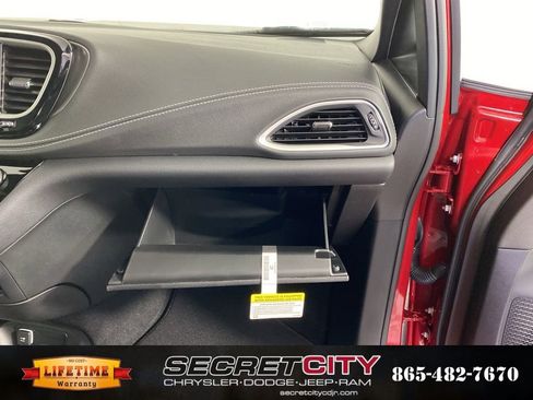 New 2026 Chrysler Pacifica Select image 36