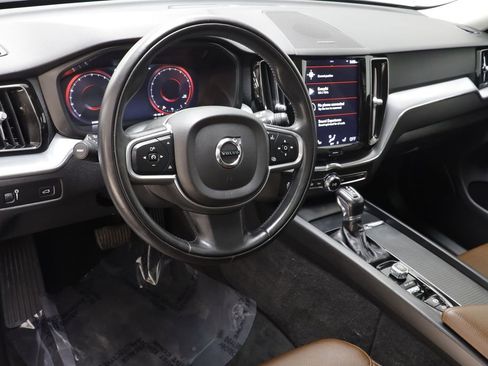 Used 2020 Volvo XC60 T5 Momentum image 7