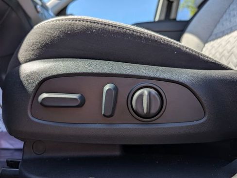 Used 2022 Chevrolet Equinox LS AWD/4WD image 16
