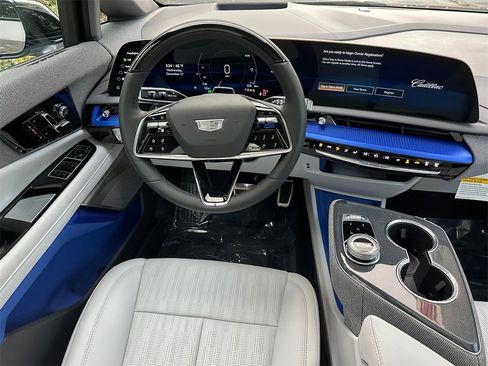 New 2026 Cadillac Optiq Luxury 2 image 17