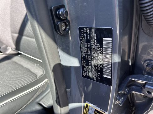 New 2025 Hyundai Venue Limited image 32