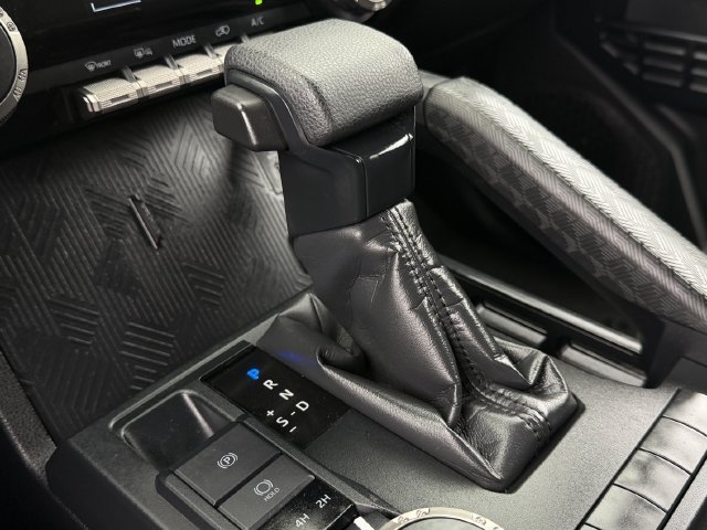 Used 2025 Toyota 4Runner SR5 AWD/4WD image 18