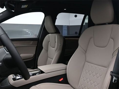 New 2026 Volvo XC90 B6 Plus w/ Protection Package Premier image 12