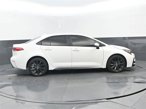 Used 2024 Toyota Corolla SE image 2