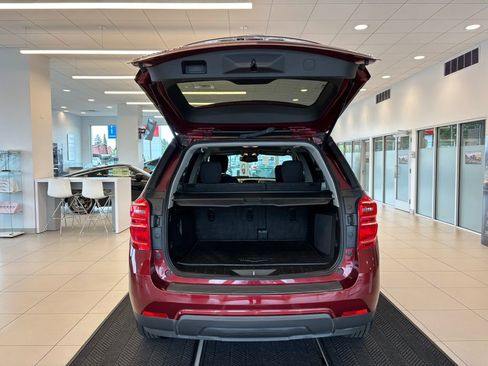 Used 2017 Chevrolet Equinox LT w/ Convenience Package AWD/4WD image 9